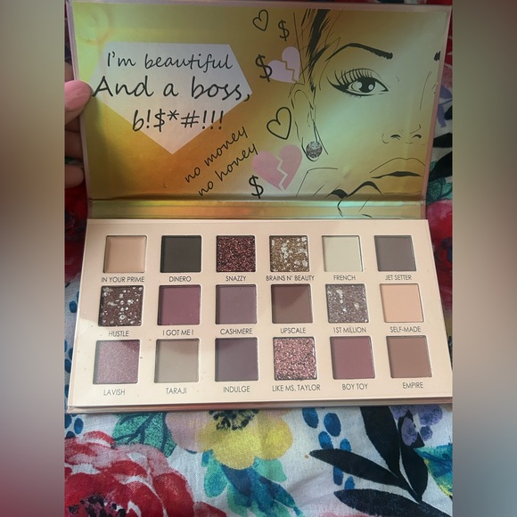 Italia Deluxe Boss Bisch Eyeshadow Palette - Picture 4 of 4
